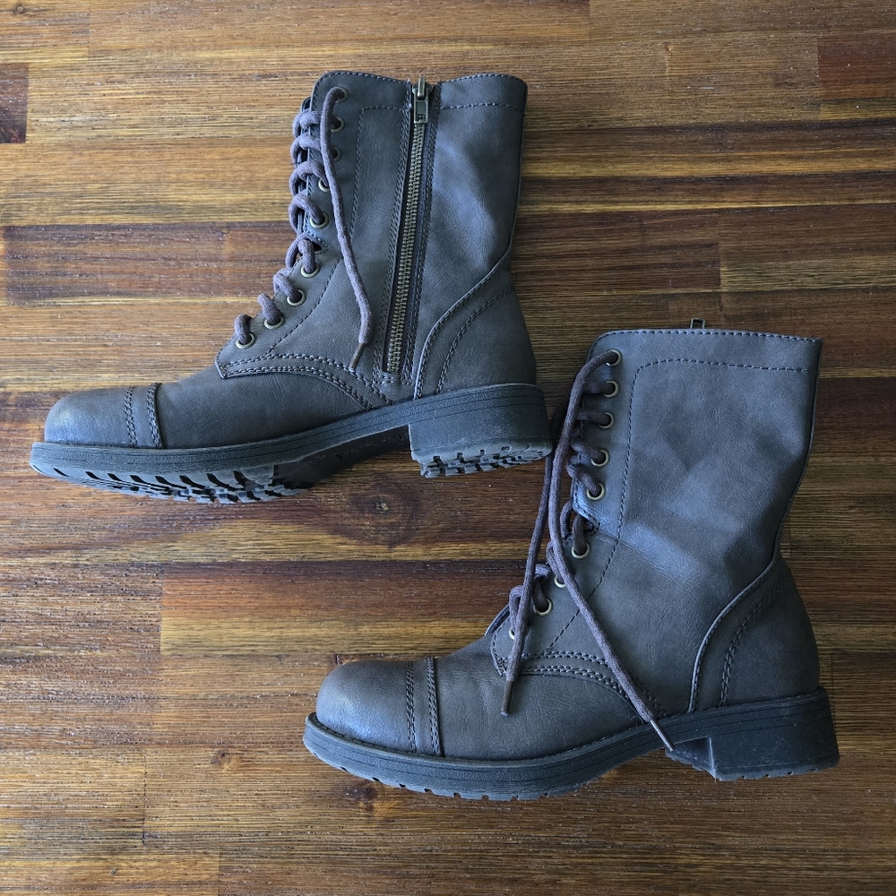 Women's Boots Size 7